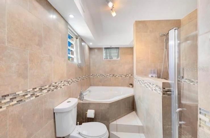 Active With Contract: $310,000 (3 beds, 2 baths, 1819 Square Feet)