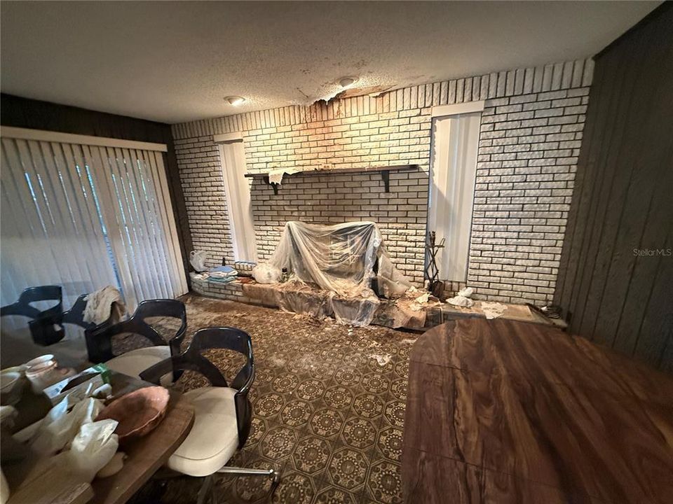 Под контрактом: $250,000 (3 спален, 2 ванн, 1472 Квадратных фут)