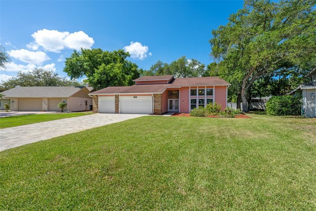 Active With Contract: $839,900 (4 beds, 4 baths, 3237 Square Feet)