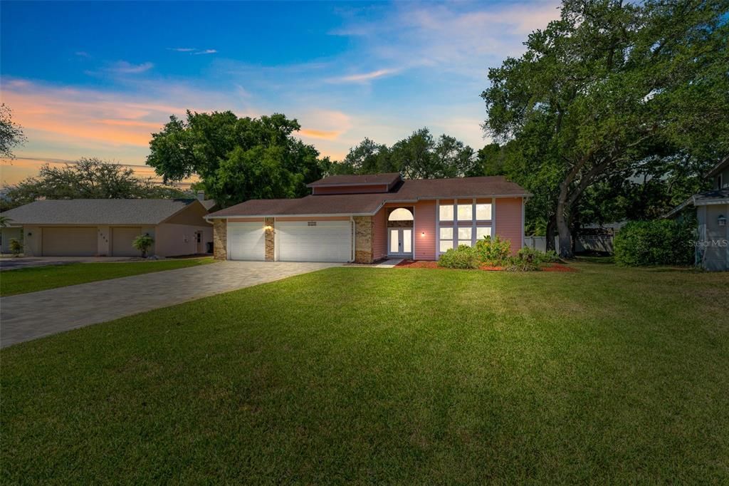Active With Contract: $839,900 (4 beds, 4 baths, 3237 Square Feet)