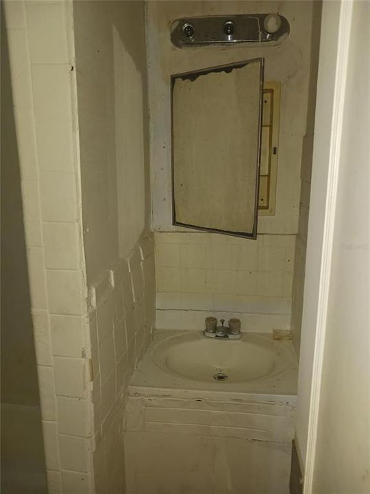 For Rent: $700 (2 beds, 1 baths, 683 Square Feet)