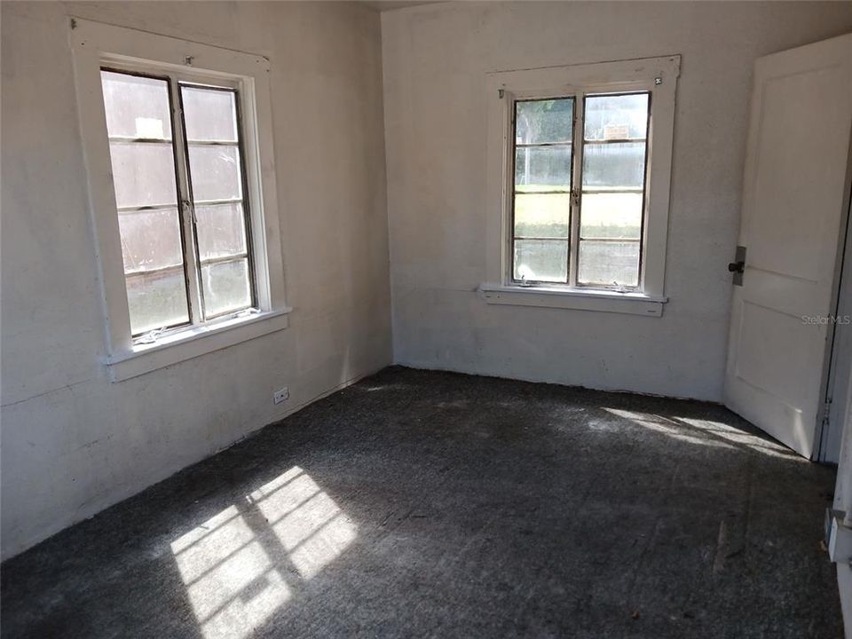 For Rent: $700 (2 beds, 1 baths, 683 Square Feet)