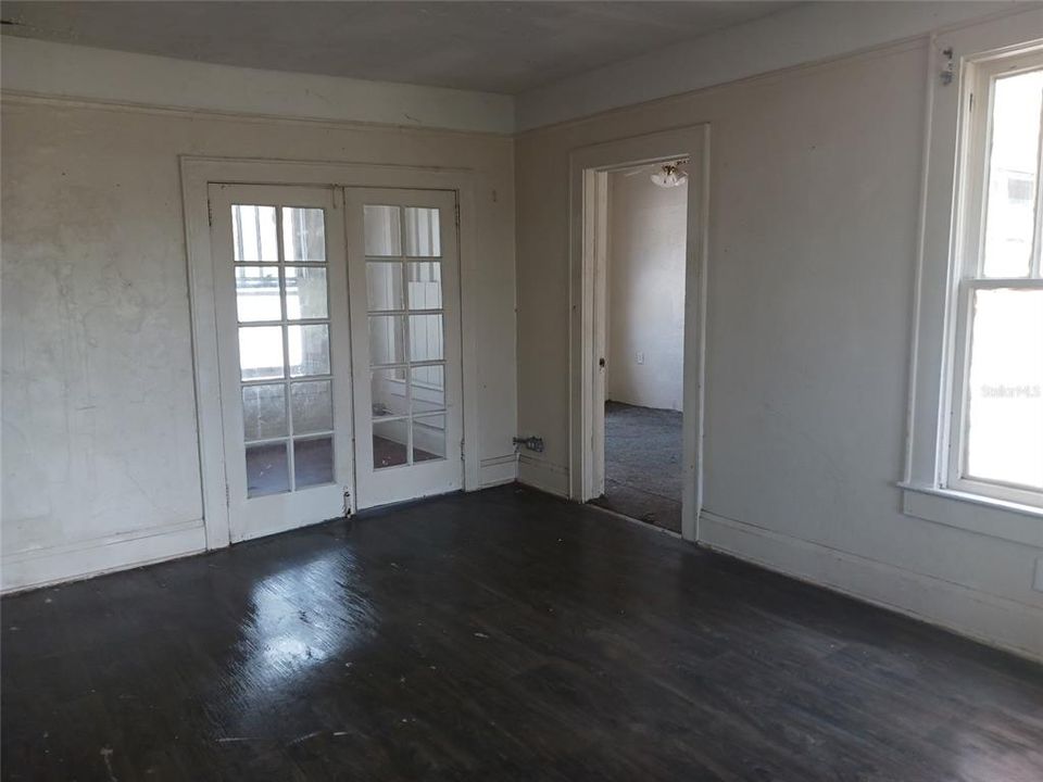 For Rent: $700 (2 beds, 1 baths, 683 Square Feet)