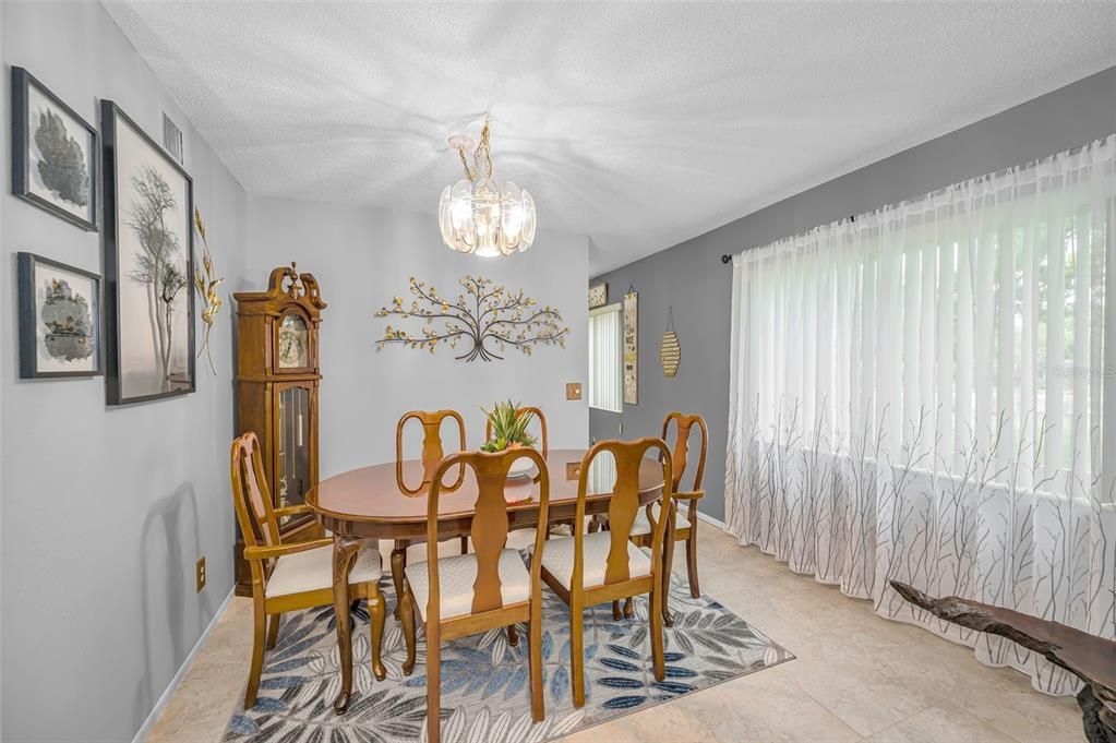 Под контрактом: $175,000 (2 спален, 2 ванн, 1100 Квадратных фут)