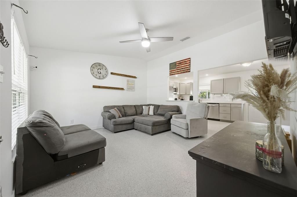 Active With Contract: $315,000 (3 beds, 1 baths, 1000 Square Feet)