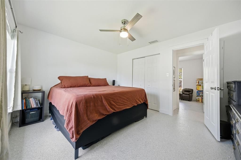 Active With Contract: $315,000 (3 beds, 1 baths, 1000 Square Feet)