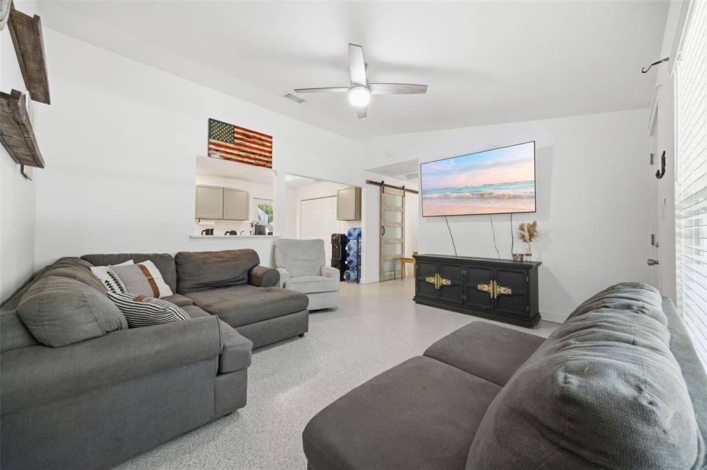 Active With Contract: $315,000 (3 beds, 1 baths, 1000 Square Feet)