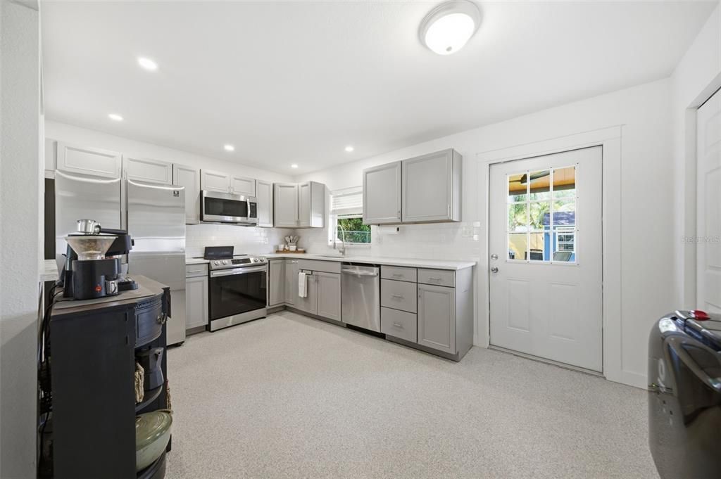 Active With Contract: $315,000 (3 beds, 1 baths, 1000 Square Feet)