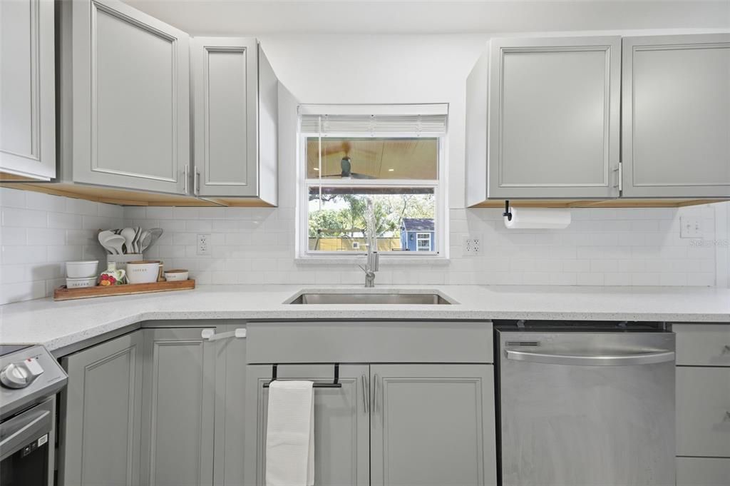 Active With Contract: $315,000 (3 beds, 1 baths, 1000 Square Feet)
