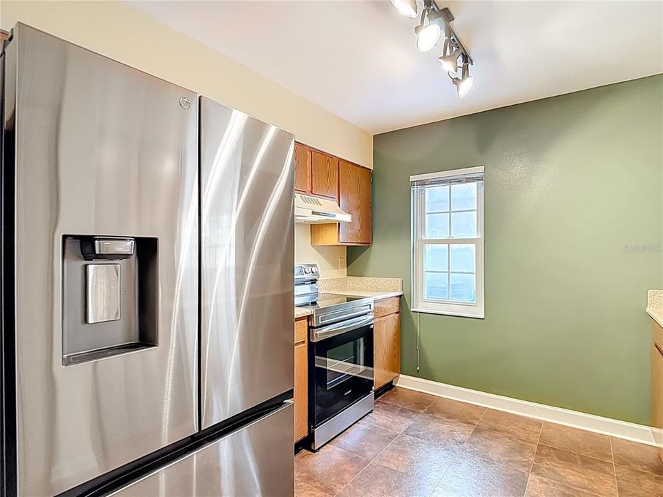 For Sale: $349,000 (2 beds, 1 baths, 1404 Square Feet)