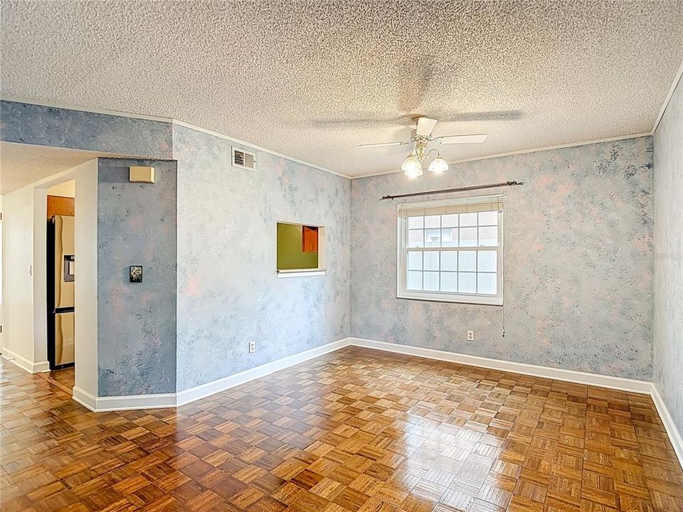 For Sale: $349,000 (2 beds, 1 baths, 1404 Square Feet)