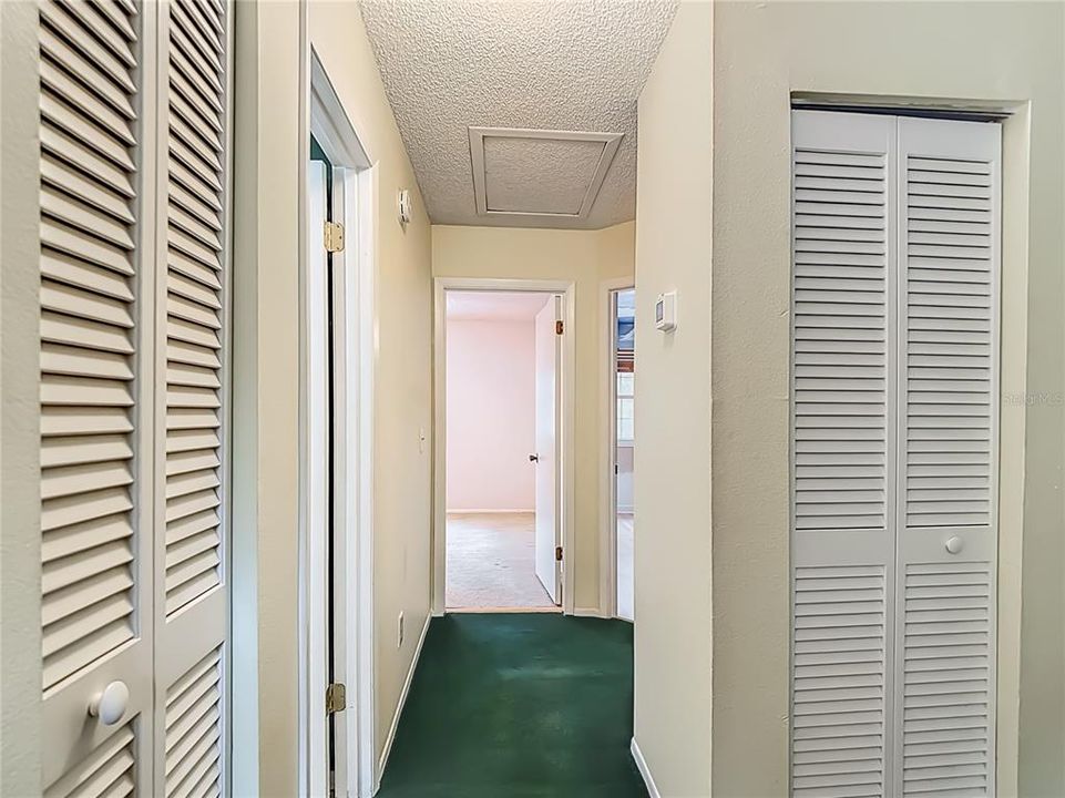 For Sale: $349,000 (2 beds, 1 baths, 1404 Square Feet)