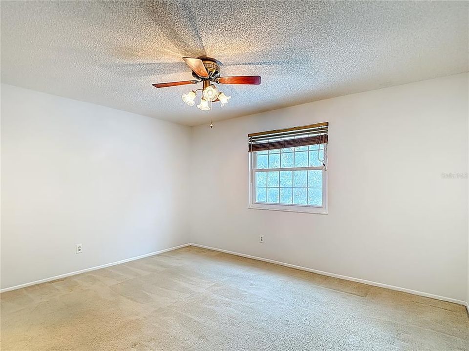 For Sale: $349,000 (2 beds, 1 baths, 1404 Square Feet)