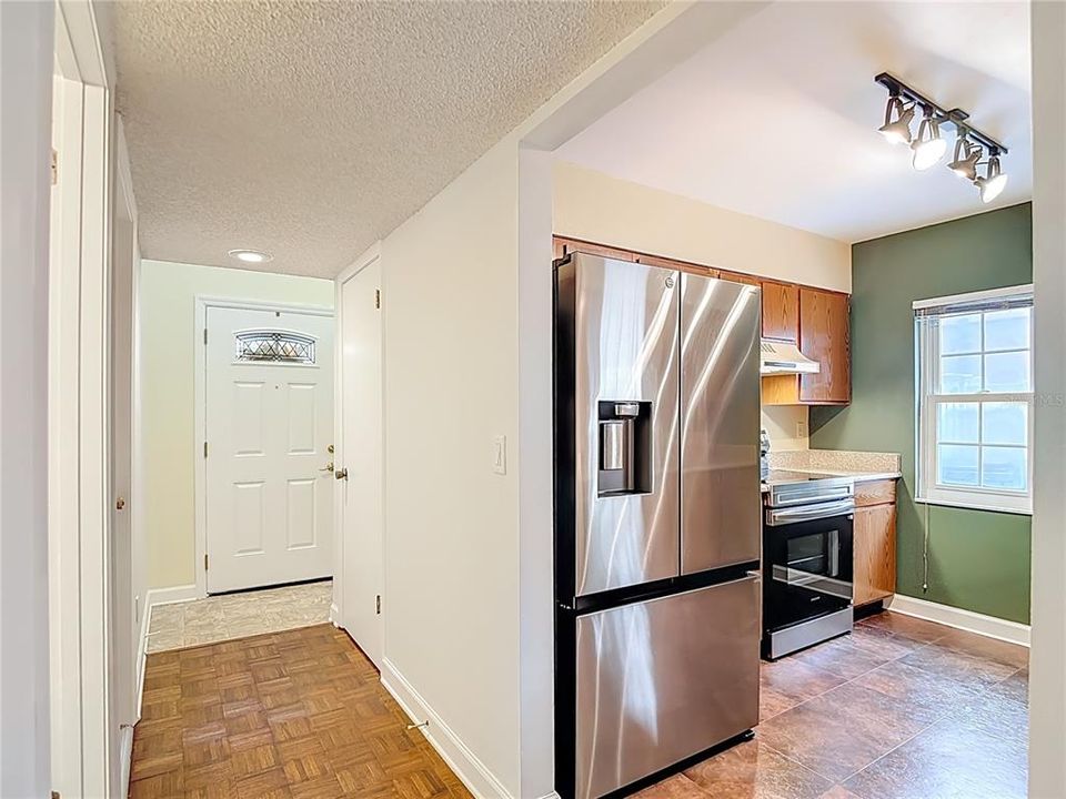 For Sale: $349,000 (2 beds, 1 baths, 1404 Square Feet)
