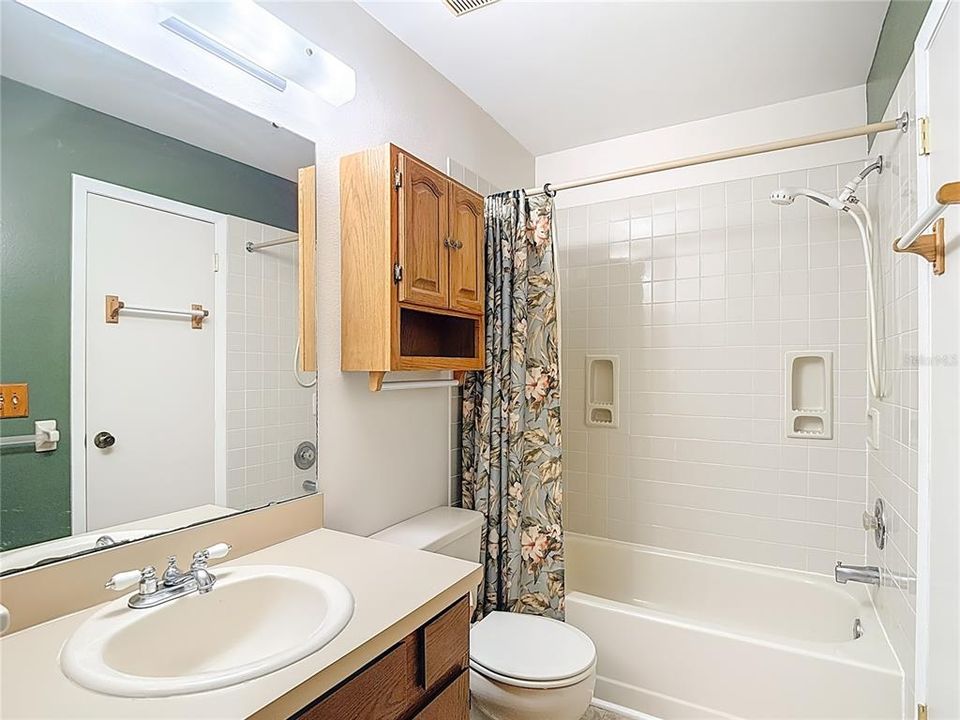 For Sale: $349,000 (2 beds, 1 baths, 1404 Square Feet)