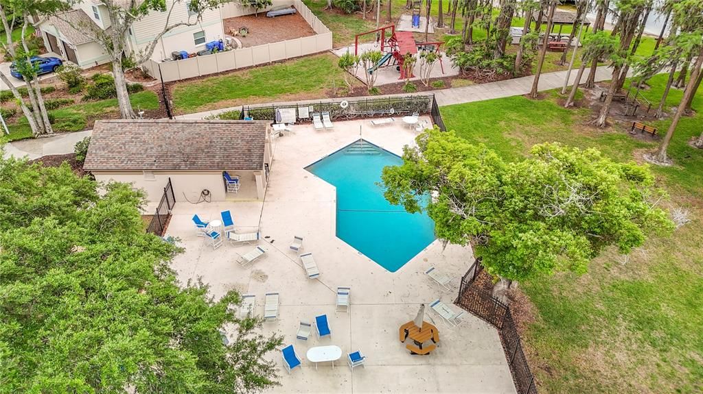 For Sale: $349,000 (2 beds, 1 baths, 1404 Square Feet)