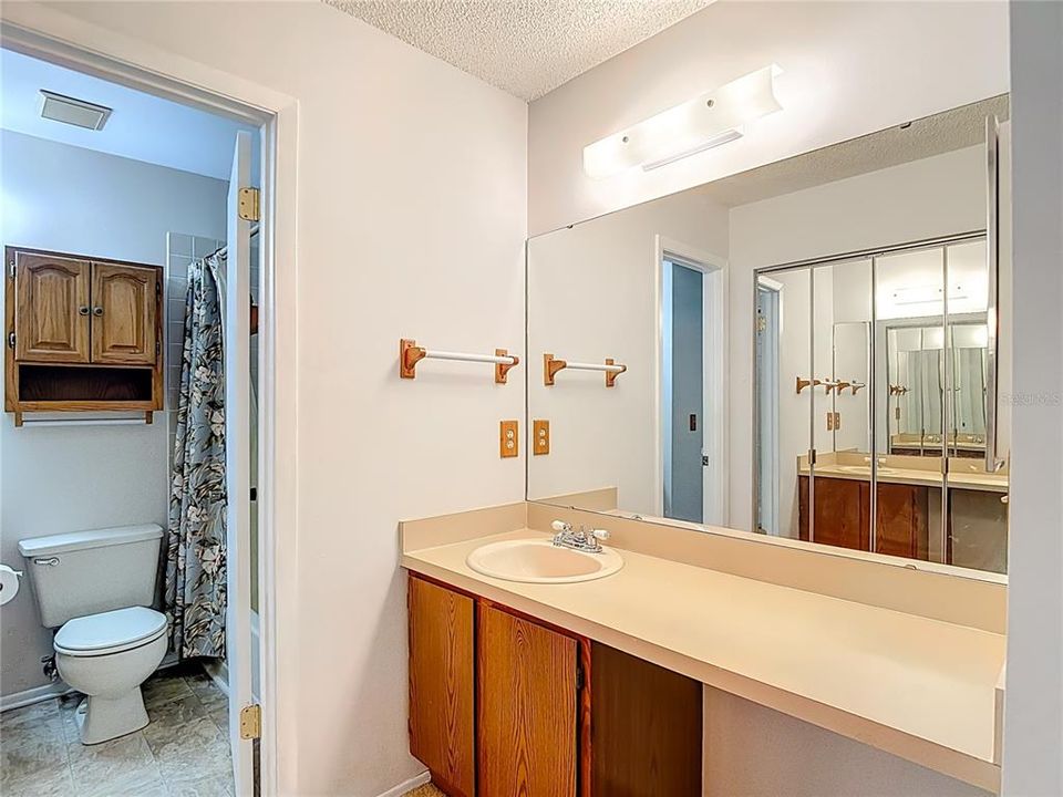 For Sale: $349,000 (2 beds, 1 baths, 1404 Square Feet)