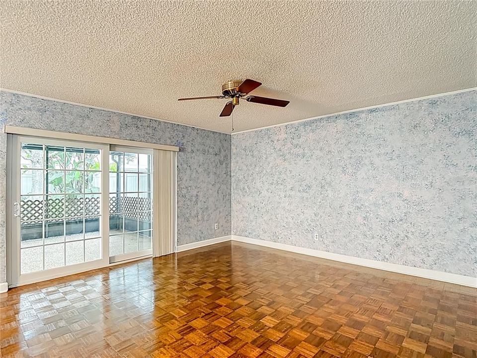 For Sale: $349,000 (2 beds, 1 baths, 1404 Square Feet)