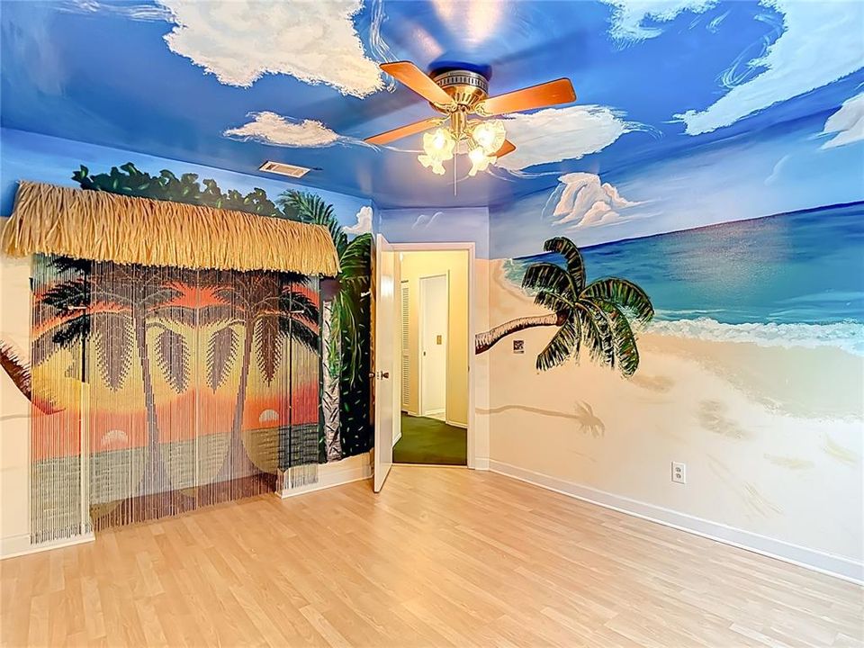For Sale: $349,000 (2 beds, 1 baths, 1404 Square Feet)