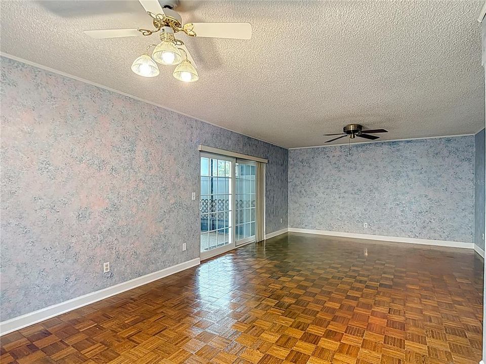 For Sale: $349,000 (2 beds, 1 baths, 1404 Square Feet)