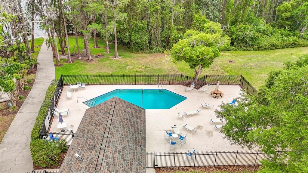 For Sale: $349,000 (2 beds, 1 baths, 1404 Square Feet)