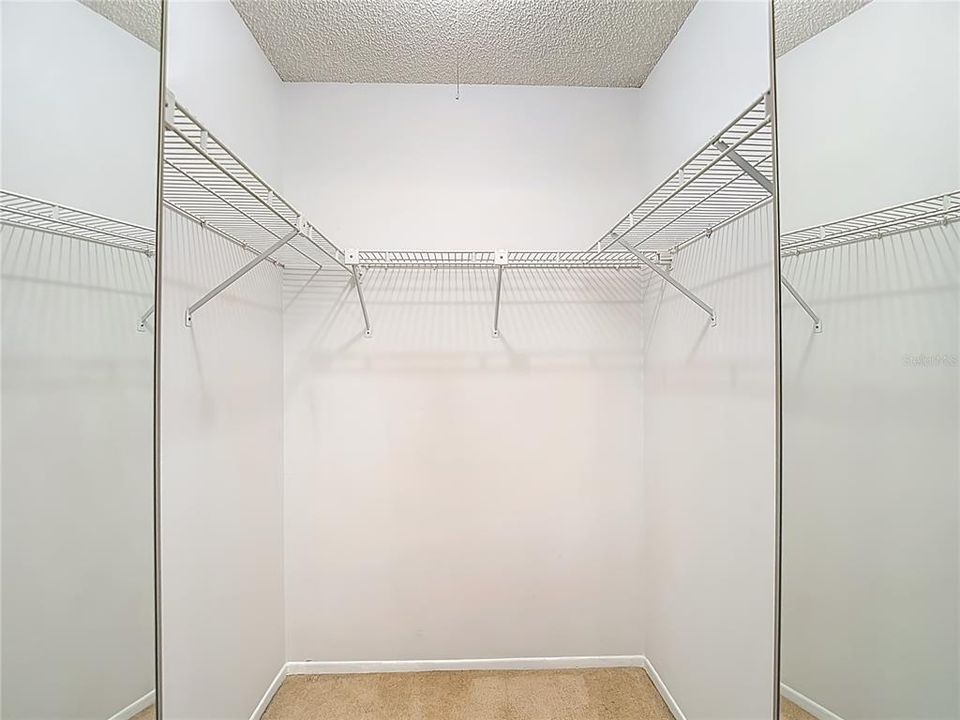 For Sale: $349,000 (2 beds, 1 baths, 1404 Square Feet)