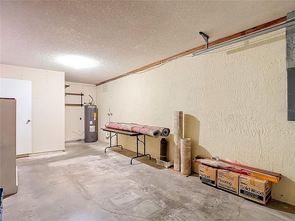 For Sale: $349,000 (2 beds, 1 baths, 1404 Square Feet)