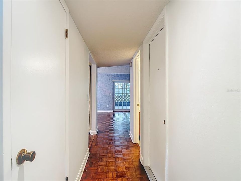 For Sale: $349,000 (2 beds, 1 baths, 1404 Square Feet)