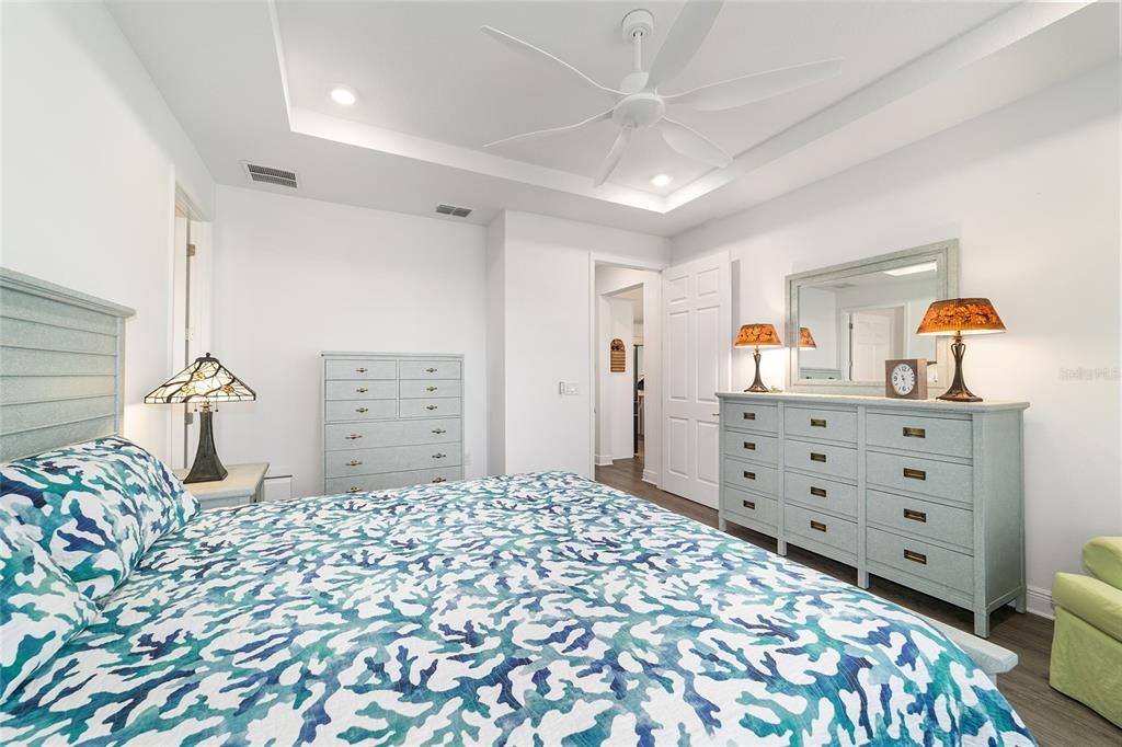 Active With Contract: $549,900 (3 beds, 3 baths, 2457 Square Feet)