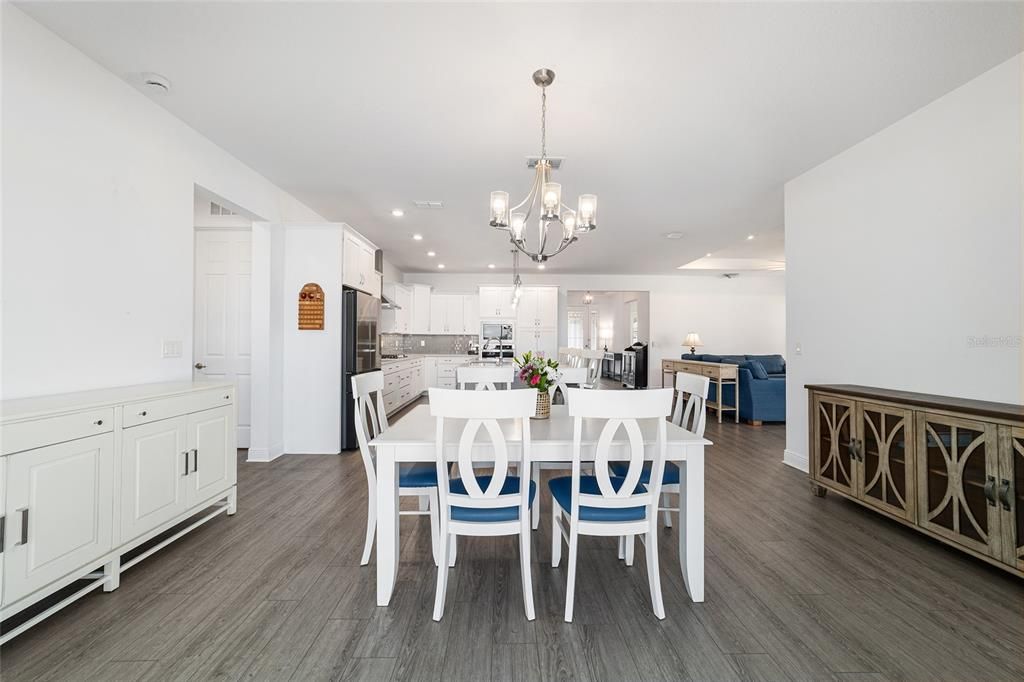 Active With Contract: $549,900 (3 beds, 3 baths, 2457 Square Feet)