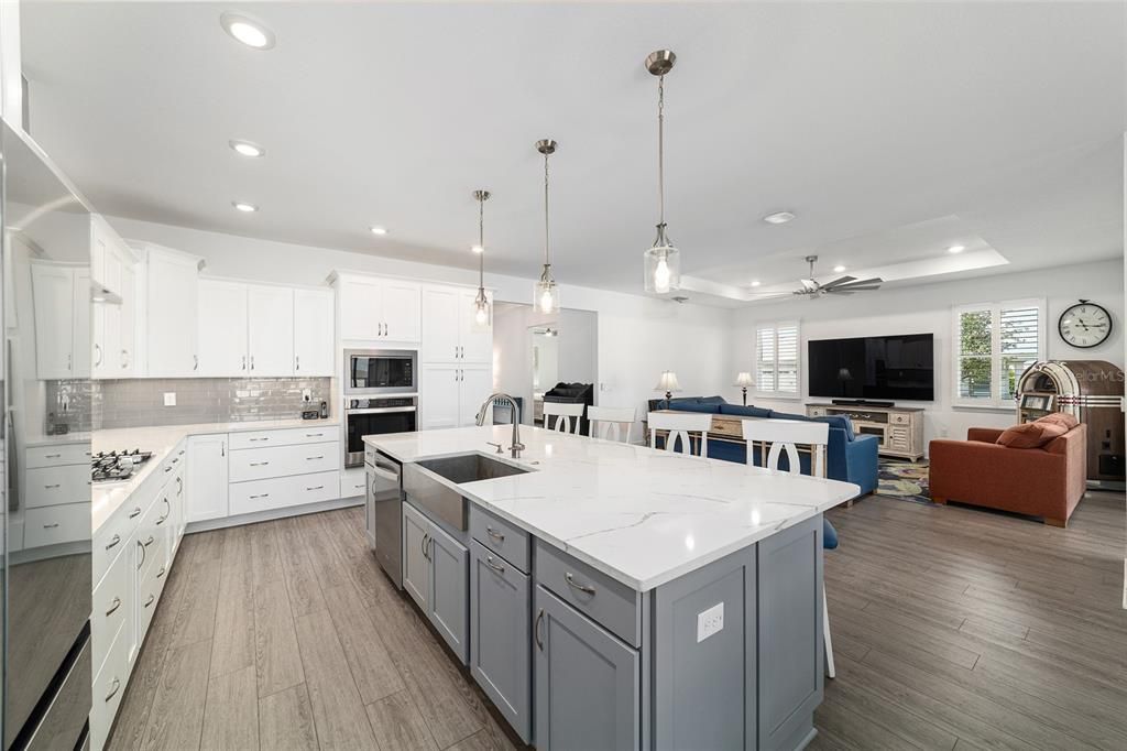 Active With Contract: $549,900 (3 beds, 3 baths, 2457 Square Feet)