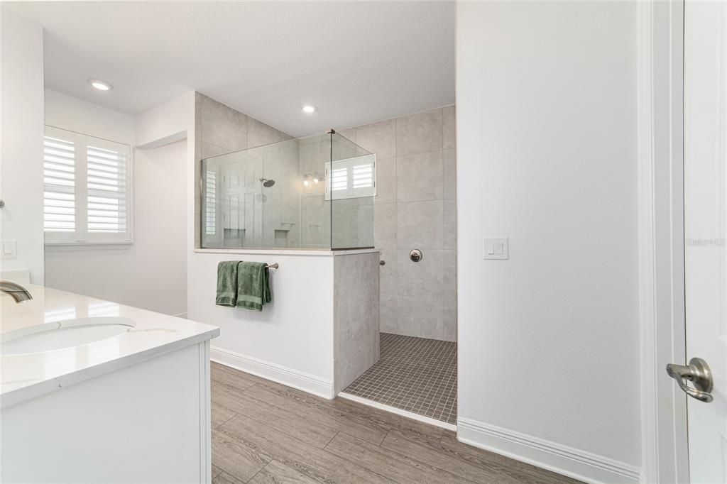 Active With Contract: $549,900 (3 beds, 3 baths, 2457 Square Feet)