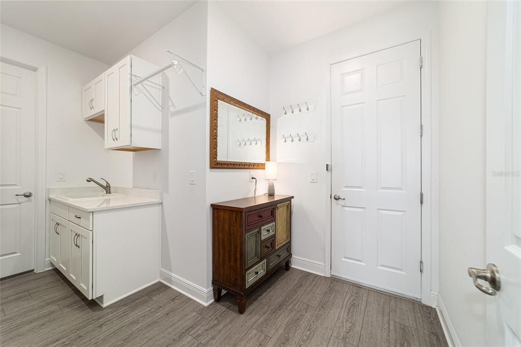 Active With Contract: $549,900 (3 beds, 3 baths, 2457 Square Feet)