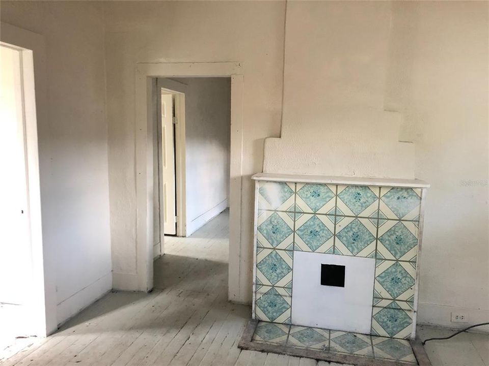For Rent: $600 (2 beds, 1 baths, 786 Square Feet)