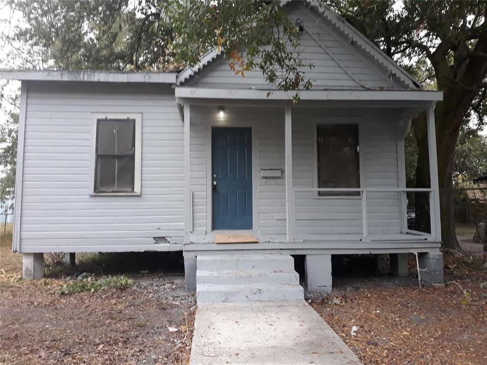 For Rent: $600 (2 beds, 1 baths, 786 Square Feet)