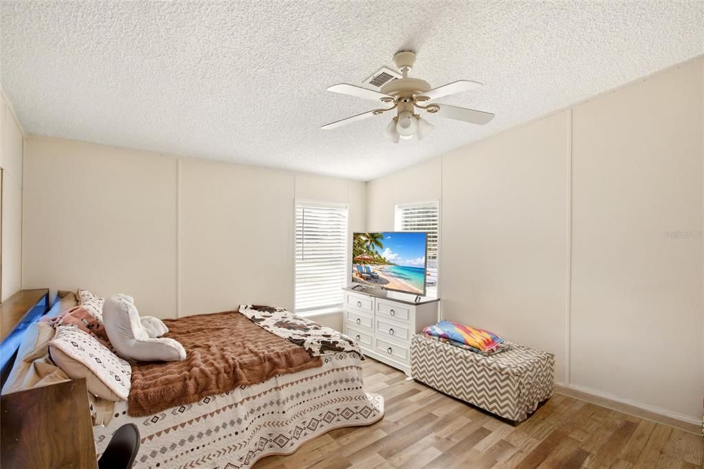 Active With Contract: $215,000 (3 beds, 2 baths, 2052 Square Feet)