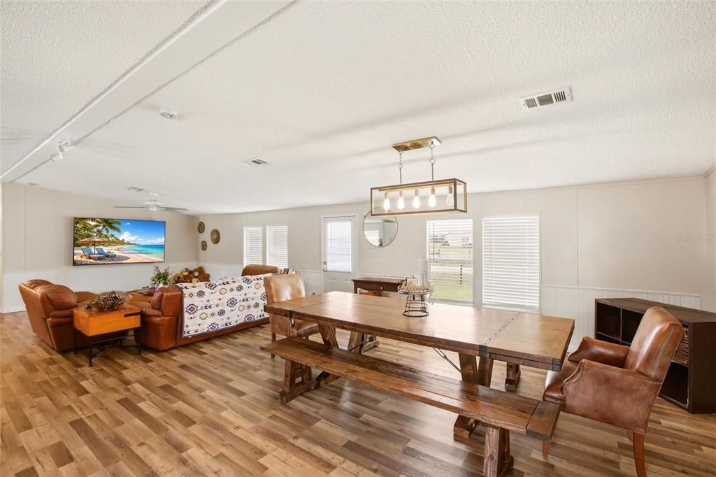 Active With Contract: $215,000 (3 beds, 2 baths, 2052 Square Feet)