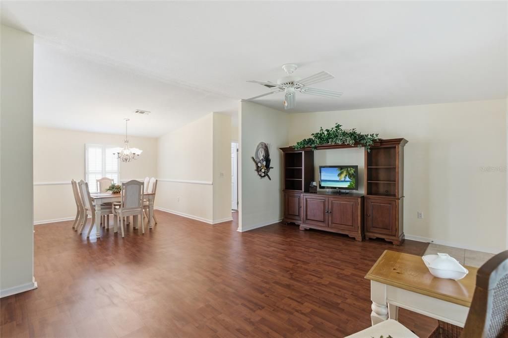 For Sale: $189,000 (3 beds, 2 baths, 1566 Square Feet)