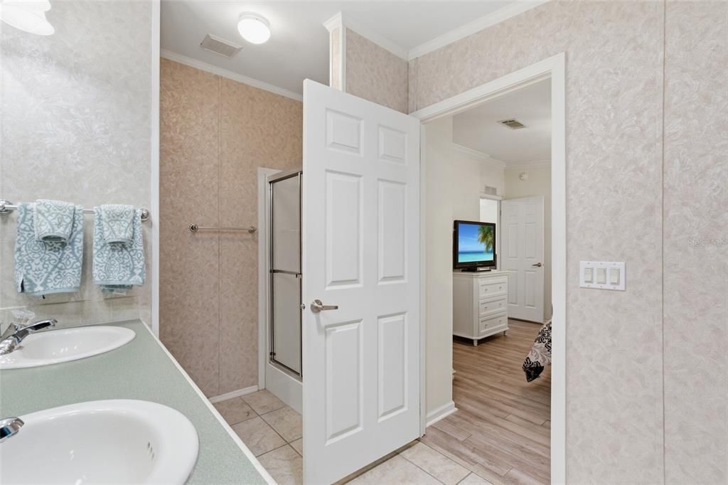 For Sale: $189,000 (3 beds, 2 baths, 1566 Square Feet)