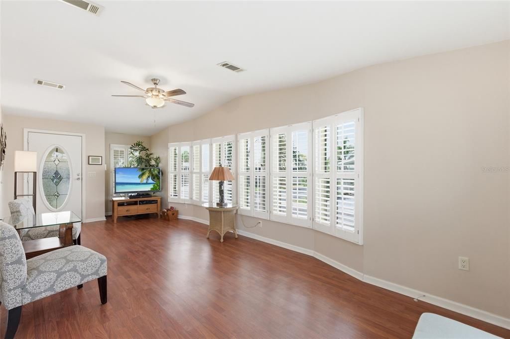 For Sale: $189,000 (3 beds, 2 baths, 1566 Square Feet)