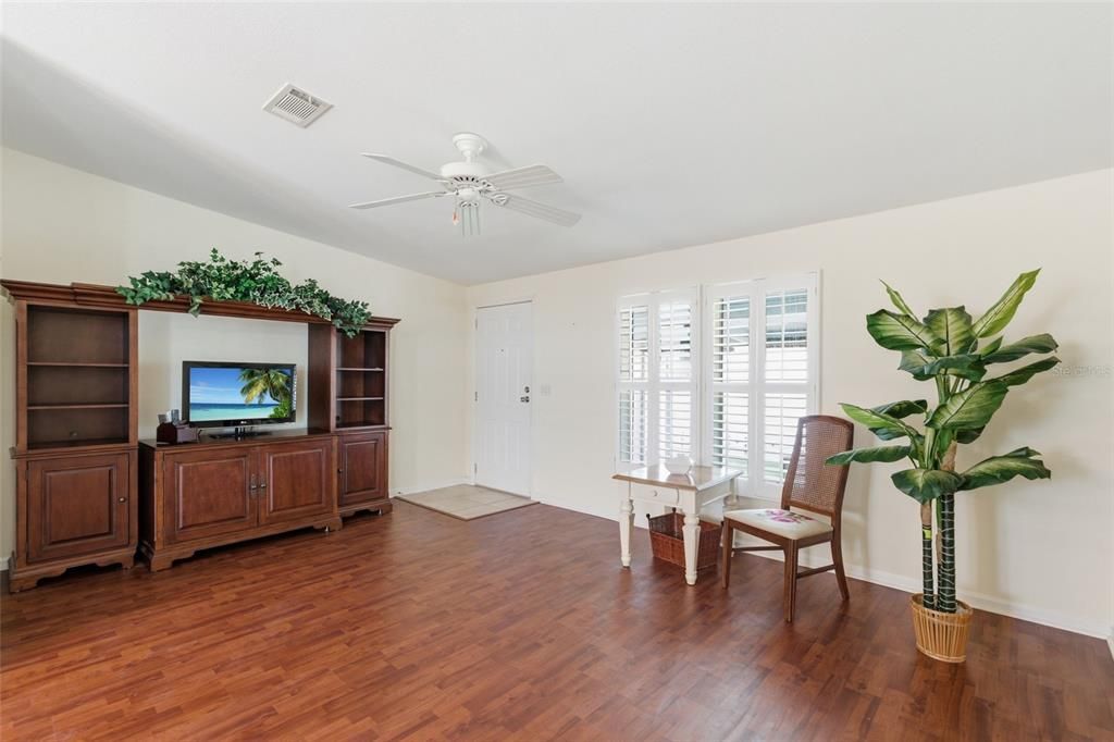 For Sale: $189,000 (3 beds, 2 baths, 1566 Square Feet)