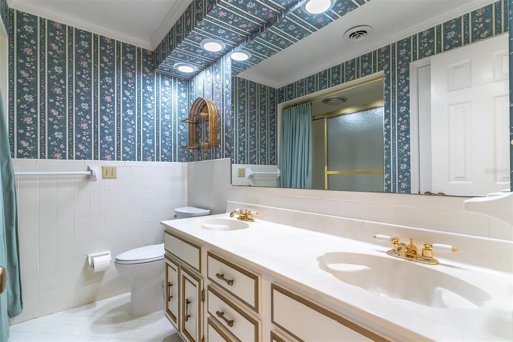 Activo con contrato: $639,900 (4 camas, 3 baños, 2488 Pies cuadrados)