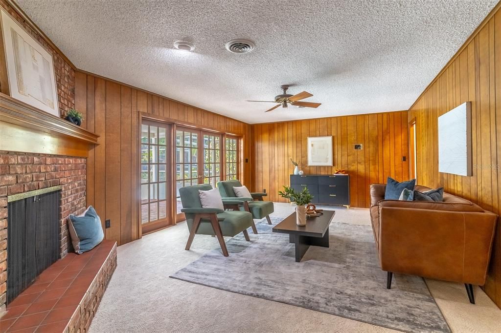 Activo con contrato: $639,900 (4 camas, 3 baños, 2488 Pies cuadrados)