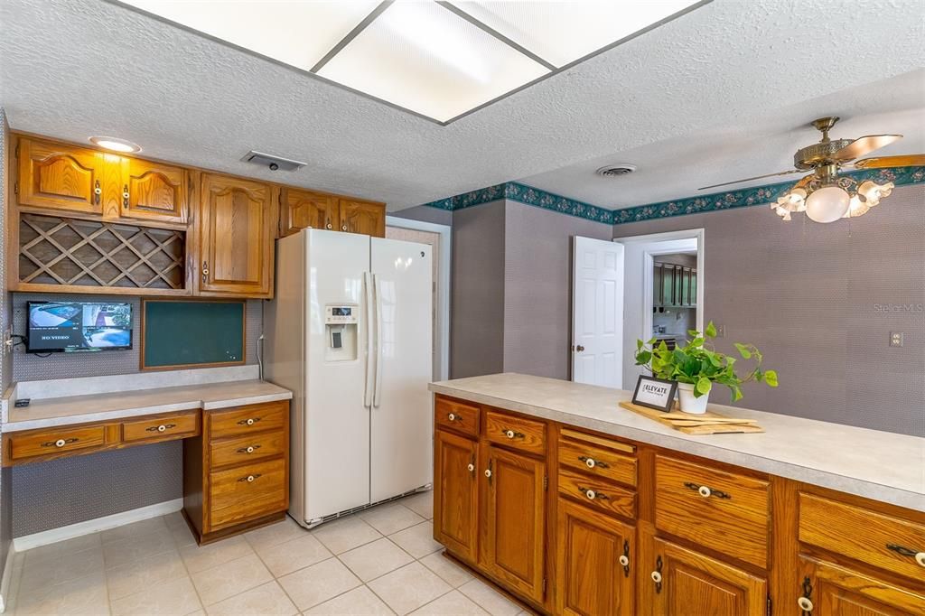 Activo con contrato: $639,900 (4 camas, 3 baños, 2488 Pies cuadrados)
