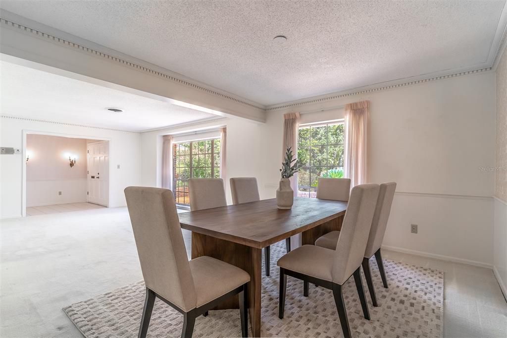 Activo con contrato: $639,900 (4 camas, 3 baños, 2488 Pies cuadrados)