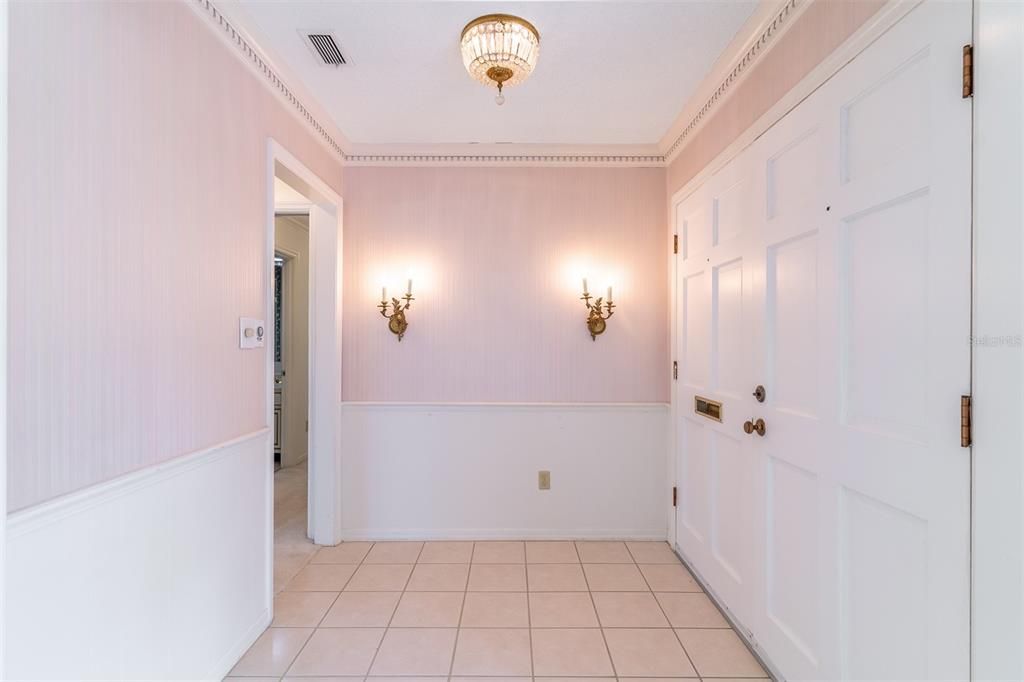 Activo con contrato: $639,900 (4 camas, 3 baños, 2488 Pies cuadrados)
