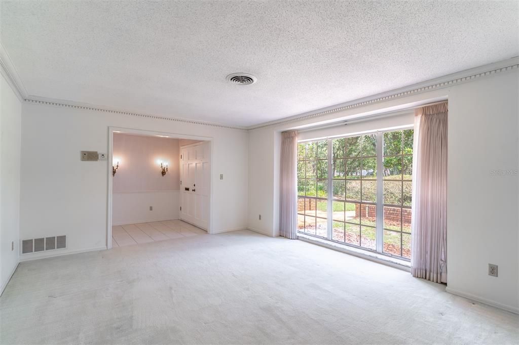 Activo con contrato: $639,900 (4 camas, 3 baños, 2488 Pies cuadrados)