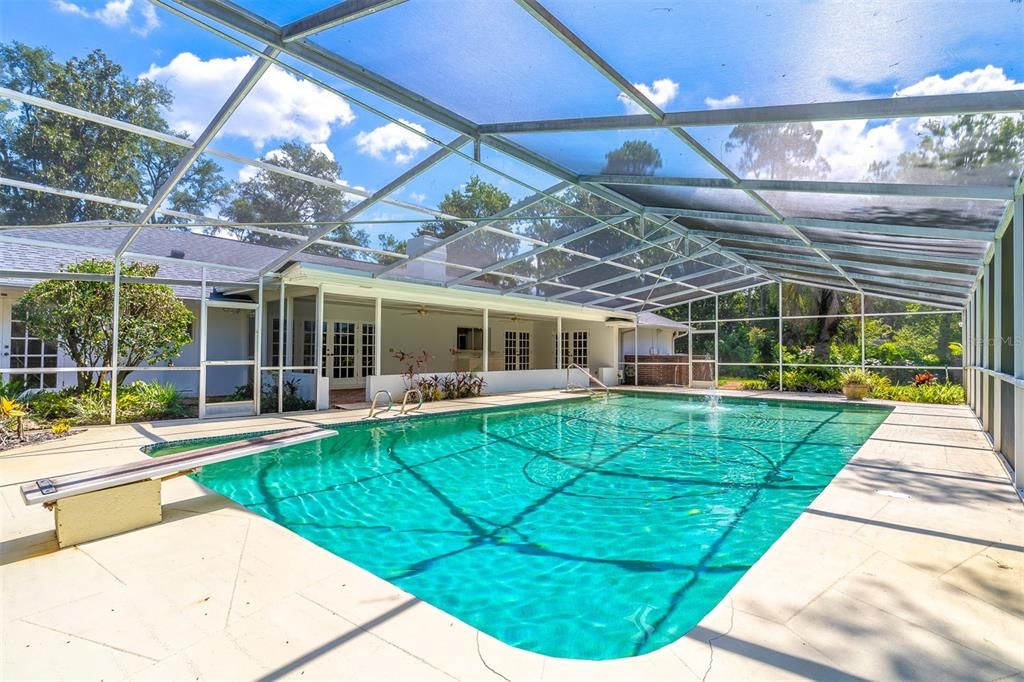 Activo con contrato: $639,900 (4 camas, 3 baños, 2488 Pies cuadrados)