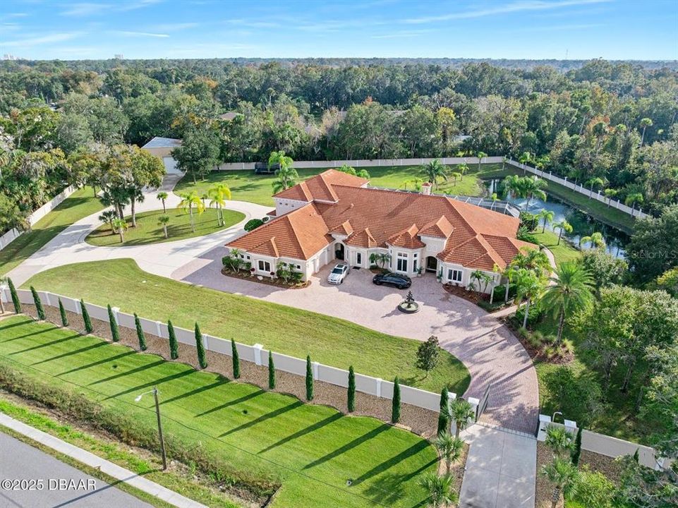 For Sale: $2,250,000 (5 beds, 6 baths, 8010 Square Feet)
