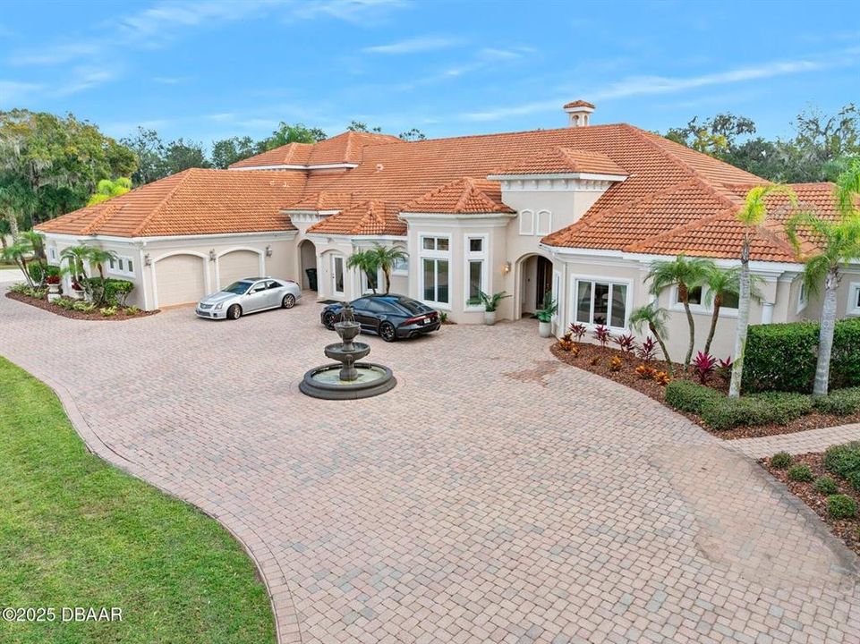 For Sale: $2,250,000 (5 beds, 6 baths, 8010 Square Feet)